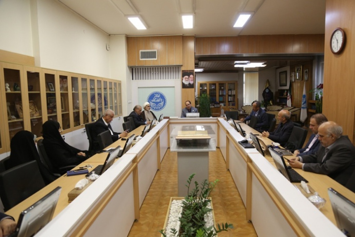 استاد مدعی اخراج در دانشگاه تهران خودشیفته و بیادب بود/ صلاحیت عضو هیئت علمی بودن را نداشت