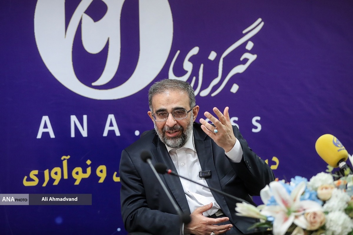 علوم انسانی متهم است که سر سفره مردم نیست/ ضرورت گفتوگو با سایر علوم