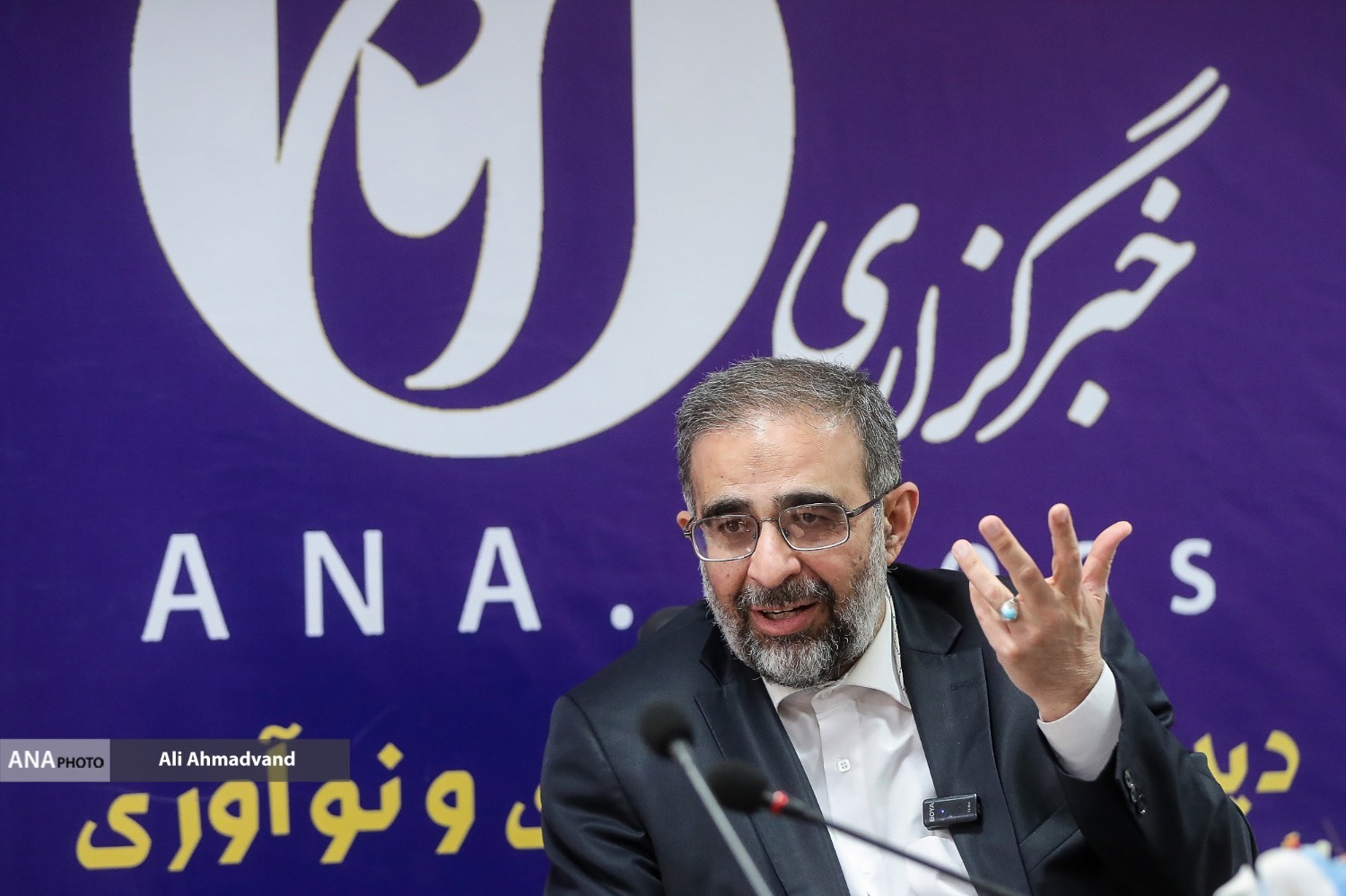علوم انسانی متهم است که سر سفره مردم نیست