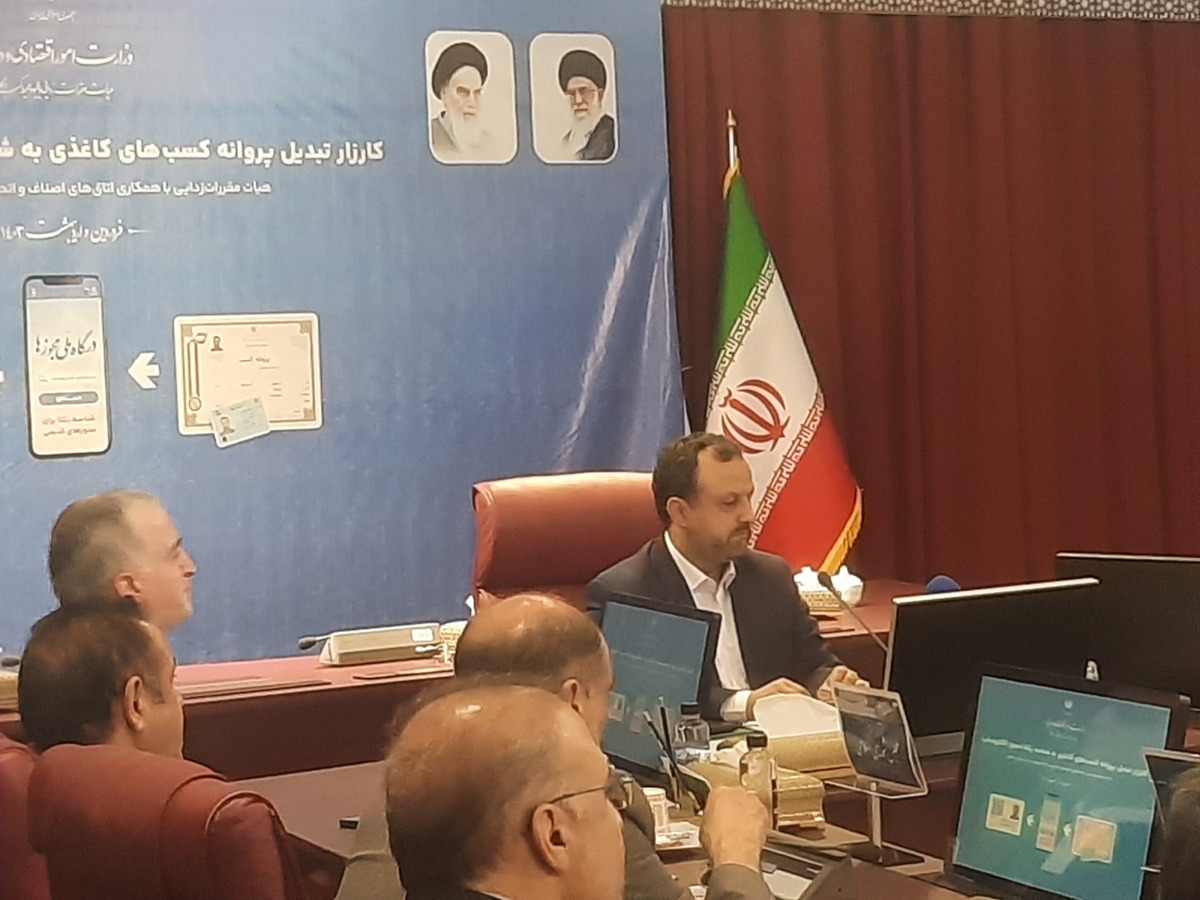 وزیر اقتصاد: دوره جدیدی از مقررات‌گذاری در نظارت بر اصناف خواهیم داشت