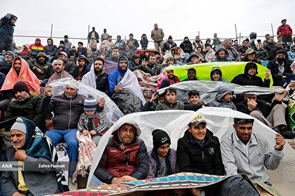 مسابقات کشتی چوخه در گود زینل خان