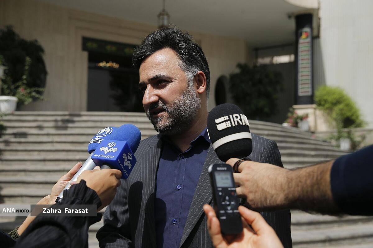 دهقانی فیروزآبادی: دولت زمینه جذب نخبگان در دستگاههای اجرایی را فراهم کرده است