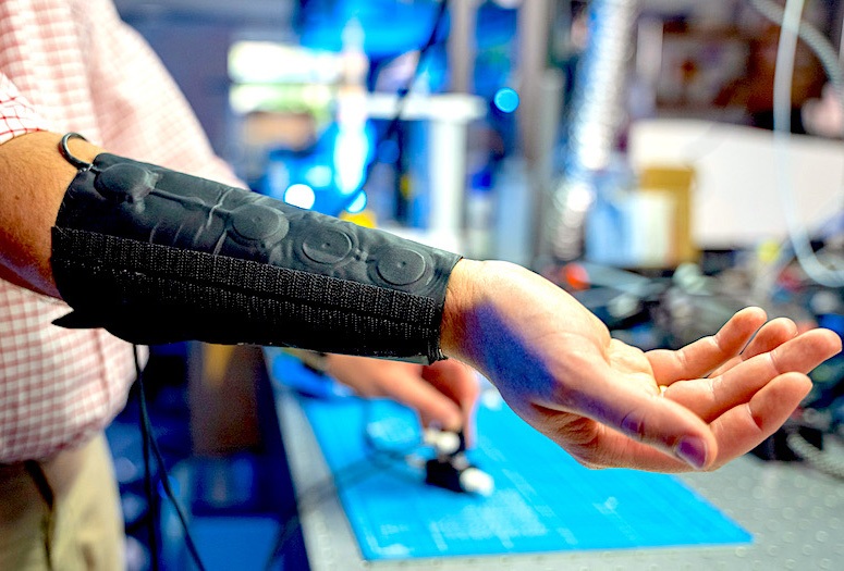 کاربردهای بالقوه بازخورد لمسی| انتقال حس مجازی به تجربهای واقعی کاربردهای بالقوه بازخورد لمسی| انتقال حس مجازی به تجربهای واقعی