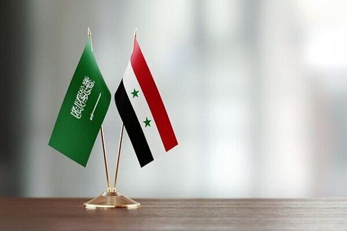 استقبال عربستان سعودی از هیئت تحریرالشام با پرچم جدید +فیلم