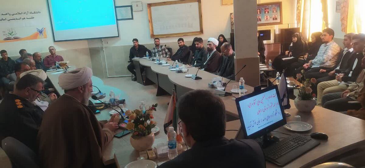 انقلابی، جهادی، بسیجی و سرباز بودن از ویژگیهای مکتب حاج قاسم است