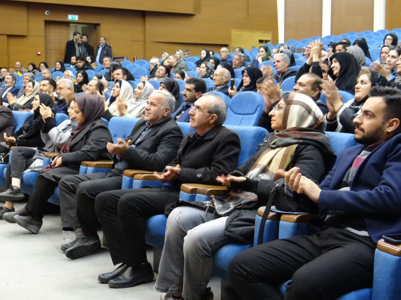 لزوم ایجاد شبکههای ارتباطی میان بازنشستگان و کارمندان فعال لزوم ایجاد شبکههای ارتباطی میان بازنشستگان و کارمندان فعال