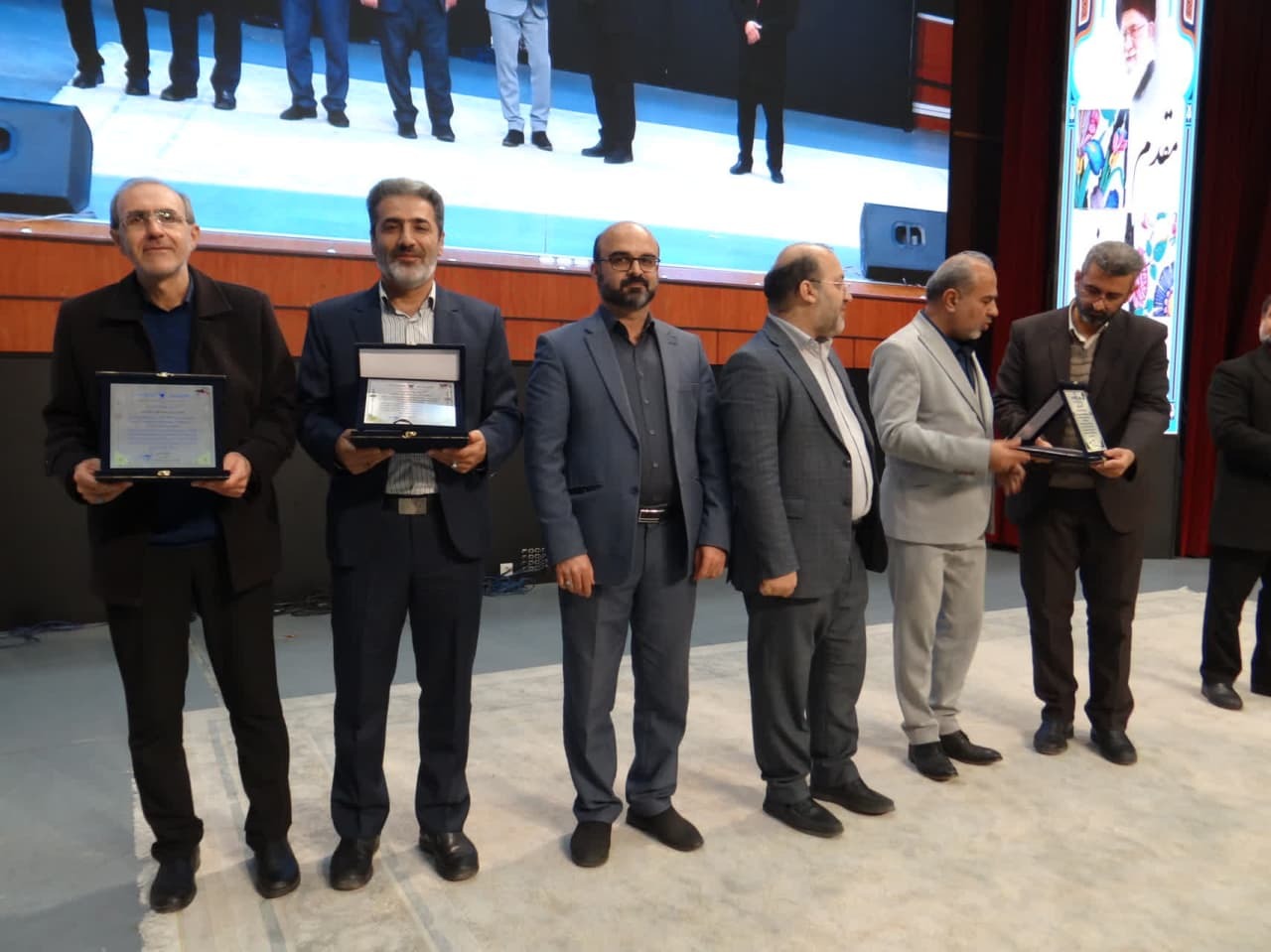 لزوم ایجاد شبکههای ارتباطی میان بازنشستگان و کارمندان فعال لزوم ایجاد شبکههای ارتباطی میان بازنشستگان و کارمندان فعال