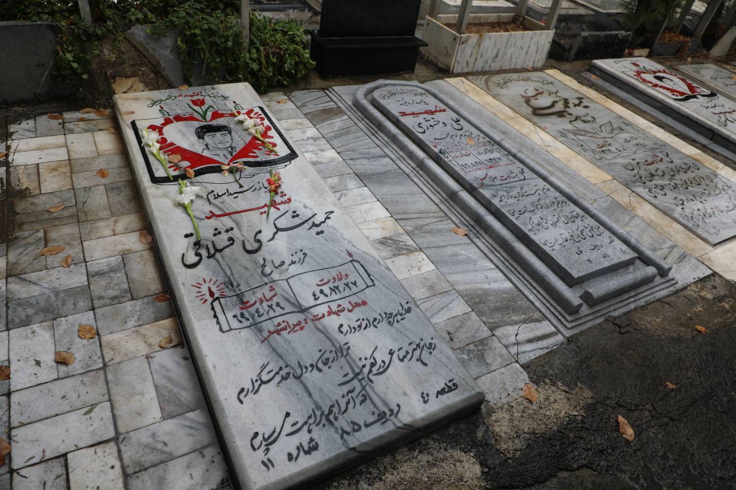 تا پای جان مراقب مزار فرزندم بودم تا پای جان مراقب مزار فرزندم بودم