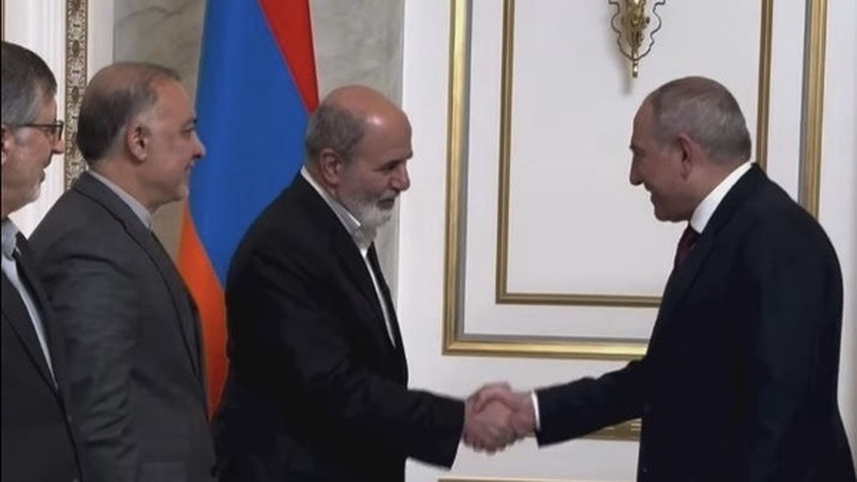 احمدیان: حضور بیگانگان معادلات منطقه را پیچیدهتر میکند