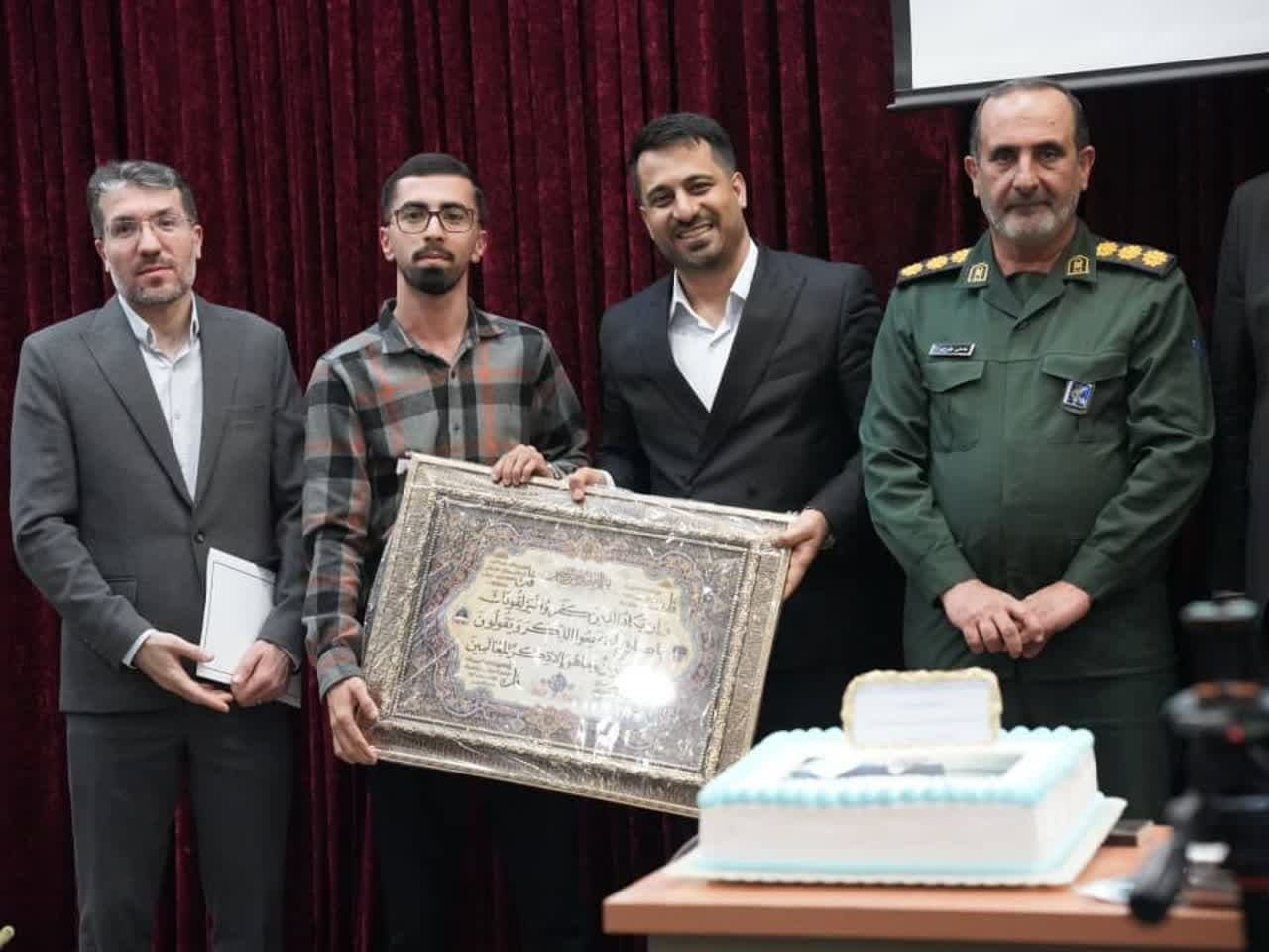 تربیت جوانان نخبه؛ مأموریت نخست دانشگاه آزاد ممسنی؛ رسیدن تعداد دانشجو به ۳۷۰۰ نفر خارج از پیشبینیها بود تربیت جوانان نخبه؛ مأموریت نخست دانشگاه آزاد ممسنی؛ رسیدن تعداد دانشجو به ۳۷۰۰ نفر خارج از پیشبینیها بود