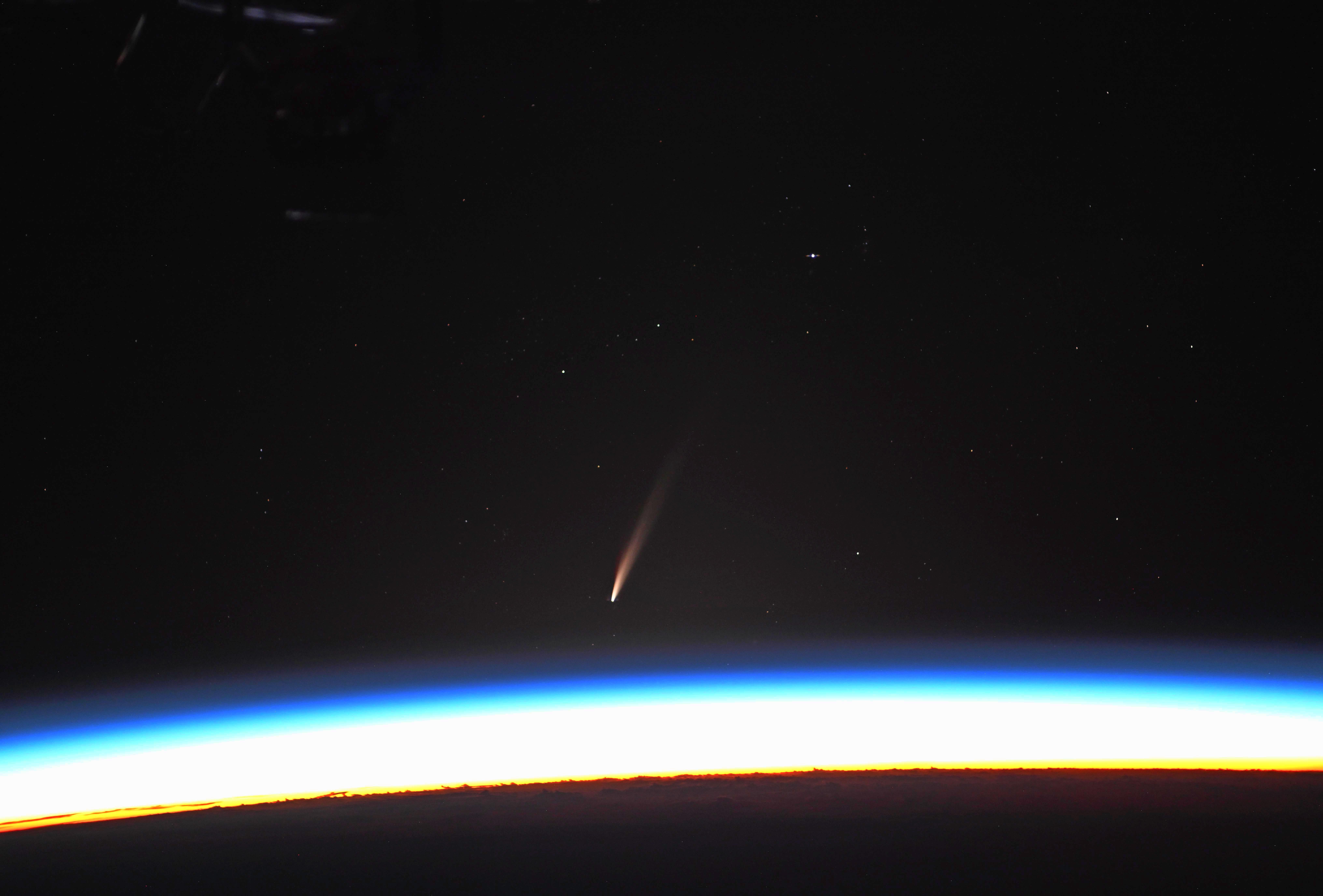 دنبالهداری به درخشندگی سیاره زهره دنبالهداری به درخشندگی سیاره زهره