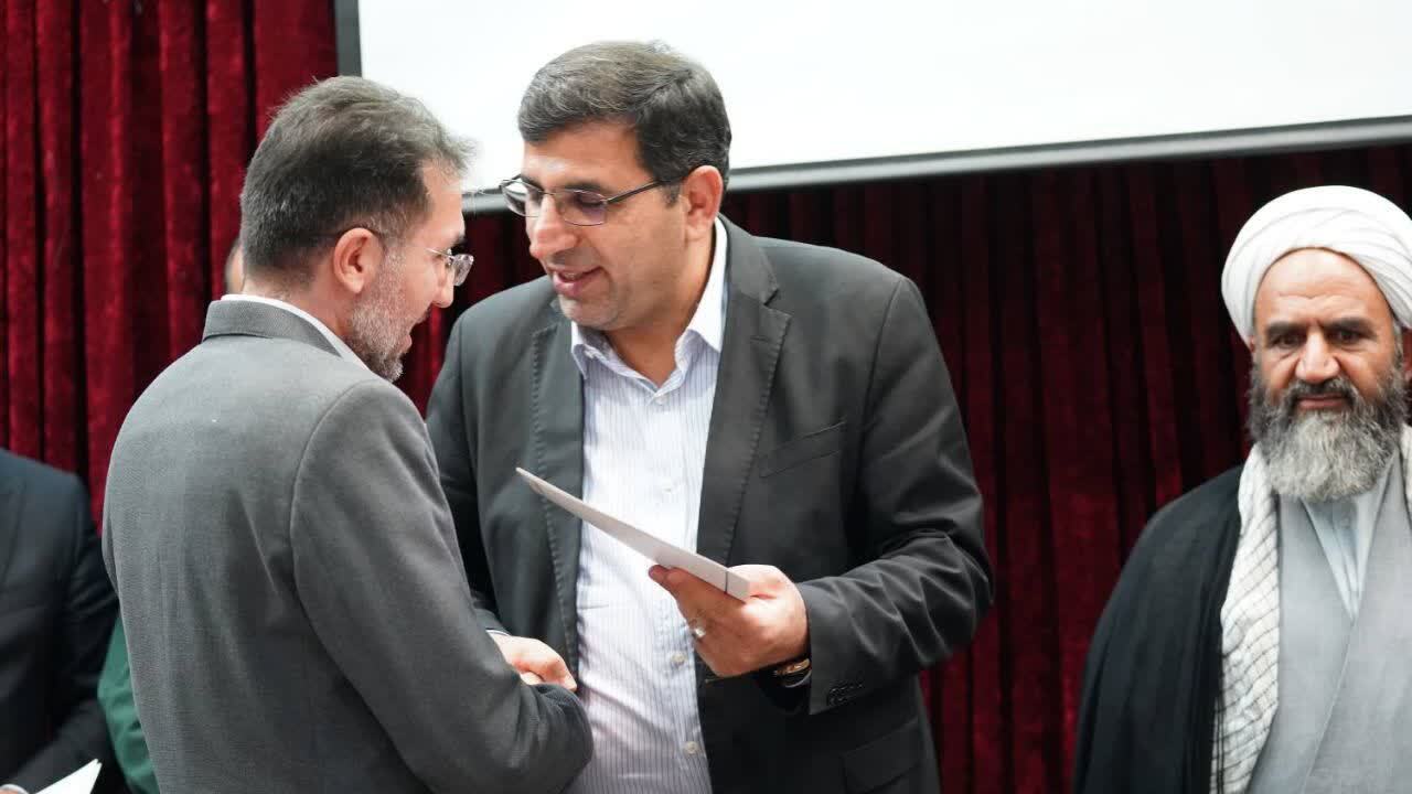 تربیت جوانان نخبه مأموریت مهم دانشگاه آزاد؛ رسیدن تعداد دانشجو در واحد ممسنی به ۳۷۰۰ نفر خارج از پیشبینیها بود تربیت جوانان نخبه مأموریت مهم دانشگاه آزاد؛ رسیدن تعداد دانشجو در واحد ممسنی به ۳۷۰۰ نفر خارج از پیشبینیها بود