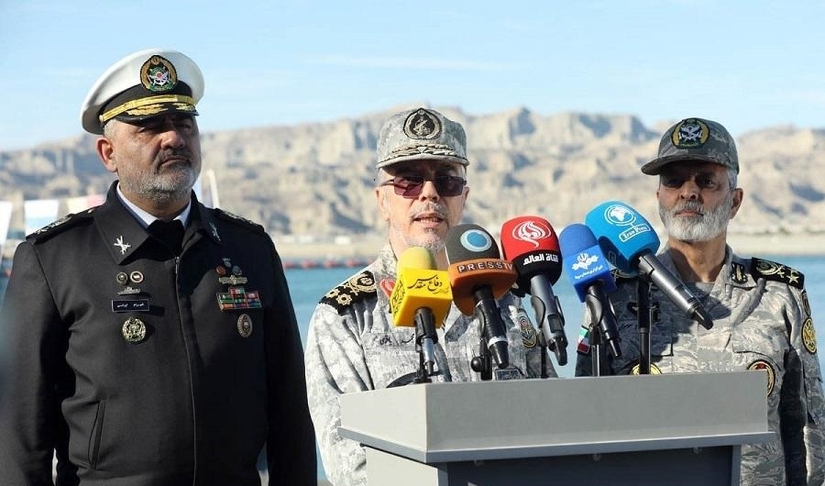 سرلشکر باقری: دشمن جرأت نگاه چپ به ایران ندارد دریادار ایرانی: استقرار یگان جنگهای الکترونیک در جاسک