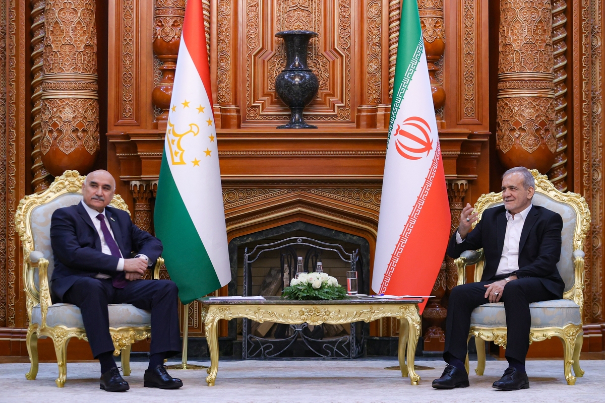 پزشکیان: همکاری مجالس ایران و تاجیکستان میتواند قوانین تجارت و سرمایهگذاری دو طرف را تسهیل کند