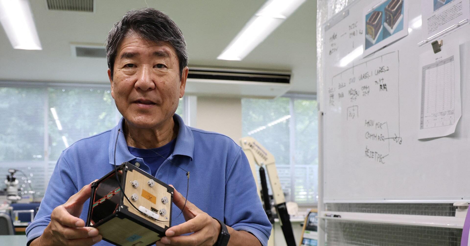 اولین ماهواره چوبی جهان در مدار زمین اولین ماهواره چوبی جهان در مدار زمین