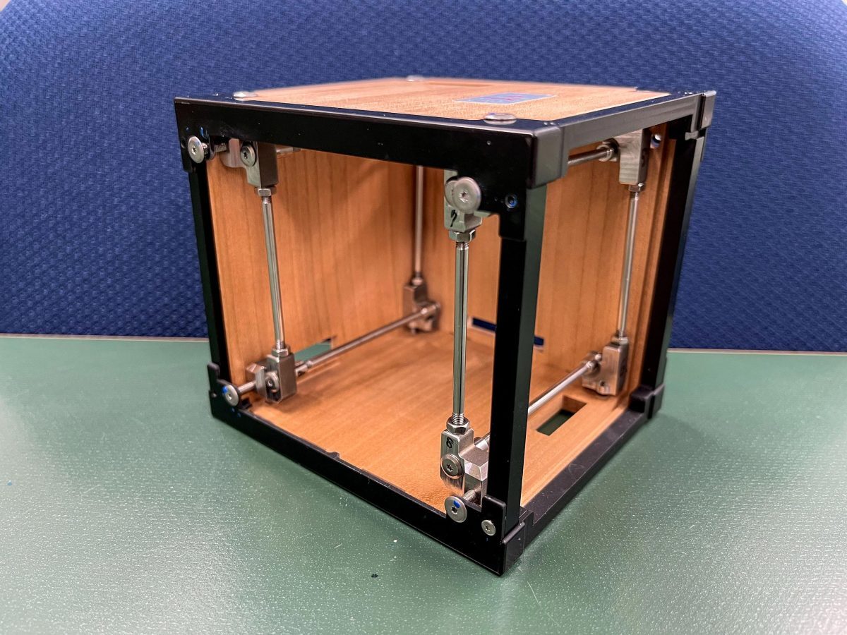 اولین ماهواره چوبی جهان در مدار زمین اولین ماهواره چوبی جهان در مدار زمین