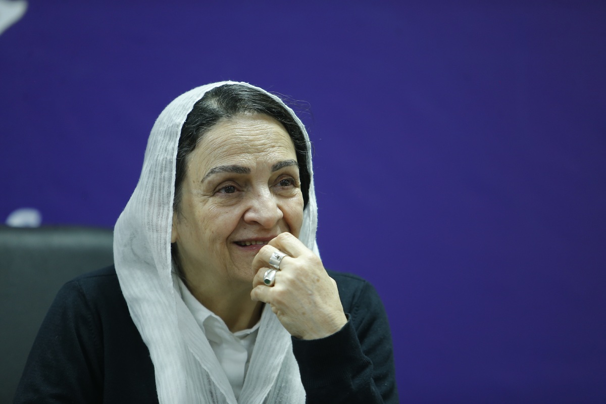 گلاب آدینه: بازیگران جدید هوای تازه تئاتر هستند چرا «پردهخانه» معترضان زیادی داشت؟ +فیلم