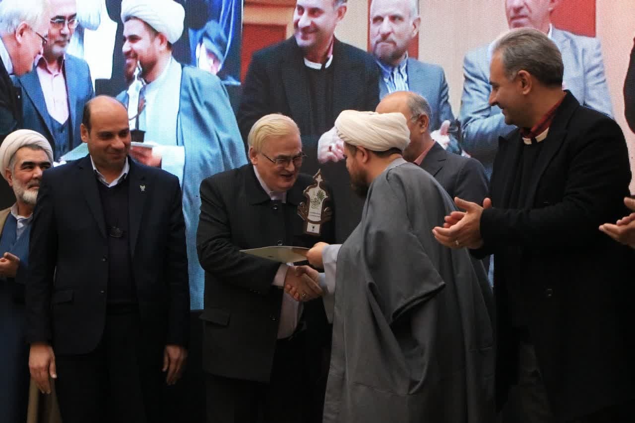 چهارمین جشنواره شعر همای رحمت در ایستگاه آخر؛ 80 اثر شعری خارجی دریافت شد چهارمین جشنواره شعر همای رحمت در ایستگاه آخر؛ 80 اثر شعری خارجی دریافت شد