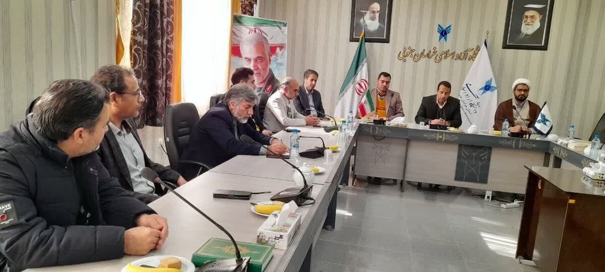 نخبگان با کار کارشناسی در طرحها و لوایح کشور نقشآفرینی کنند