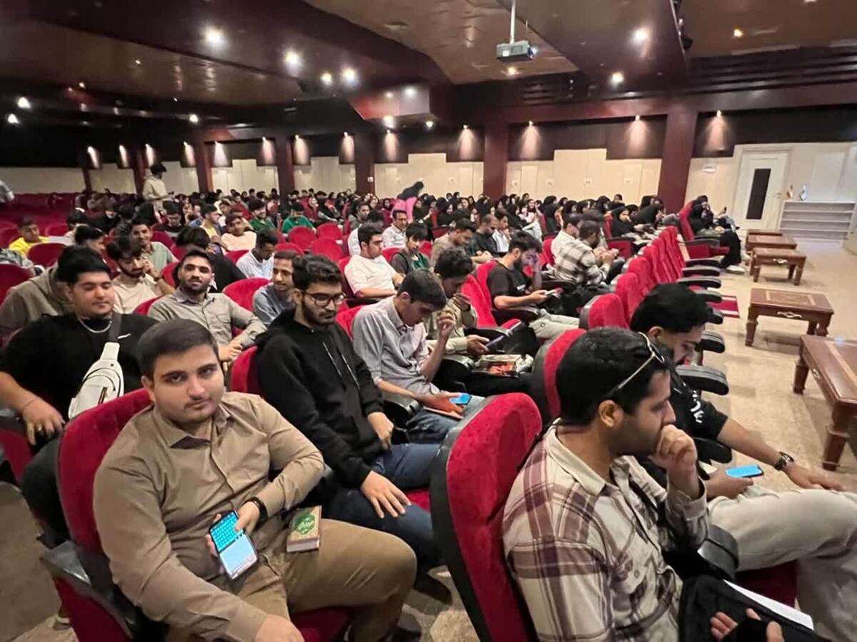 آغاز برنامههای دهه مقاومت و گرامیداشت شهادت سردار دلها در دانشگاه آزاد قشم