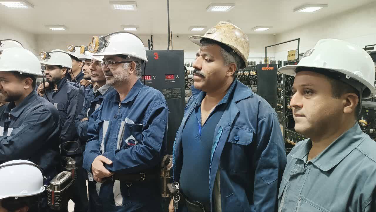 بازدید ۲۲ دانشجوی دانشگاه آزاد از معادن زغال پروده طبس بازدید ۲۲ دانشجوی دانشگاه آزاد از معادن زغال پروده طبس