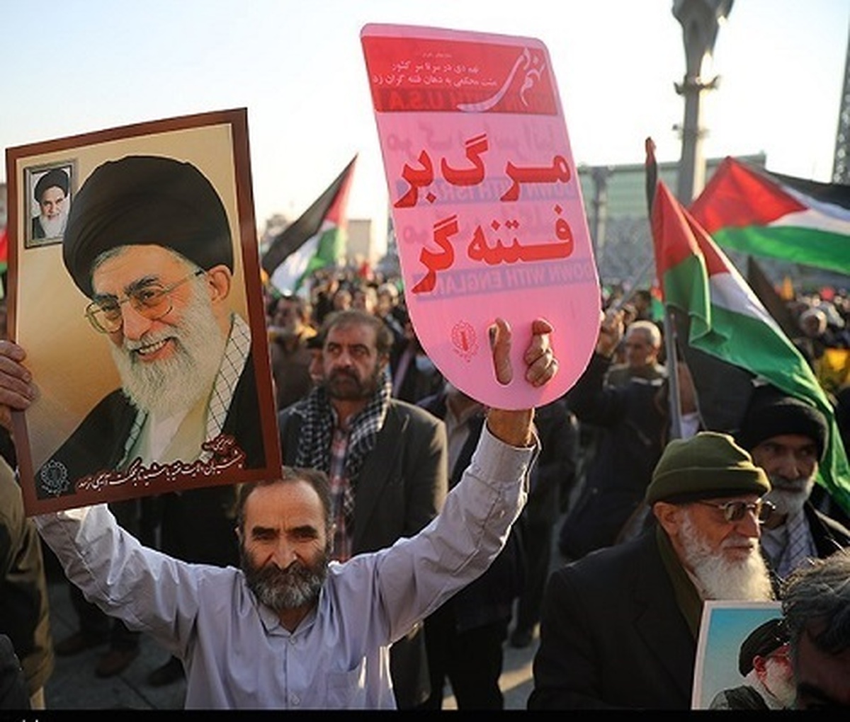حماسه ۹ دی یادآور پیوند قوی بین مردم و انقلاب اسلامی؛ بیعت مجدد دانشگاهیان دانشگاه آزاد با آرمانهای امام و رهبری