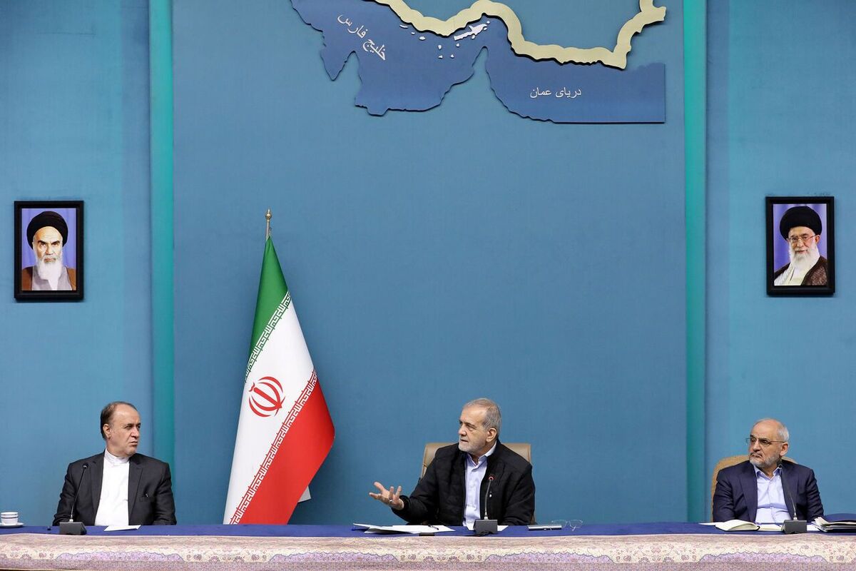پزشکیان: این انقلاب قربانی ترور است  کاری کنیم مردم از ما راضی باشند
