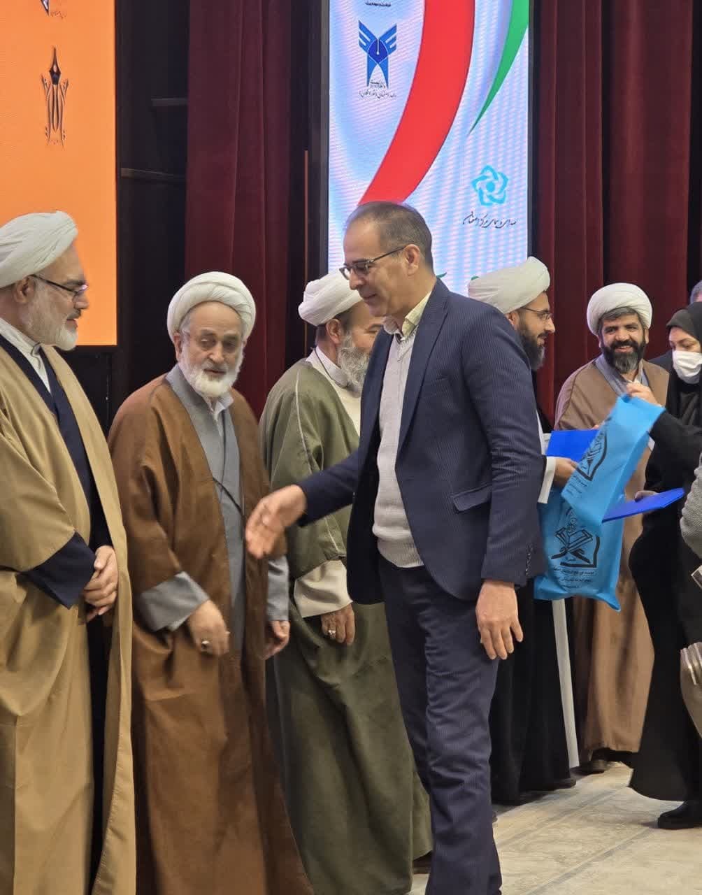 جزییاتی از برگزاری پیش همایش نهجالبلاغه در دانشگاه آزاد اصفهان جزییاتی از برگزاری پیش همایش نهجالبلاغه در دانشگاه آزاد اصفهان