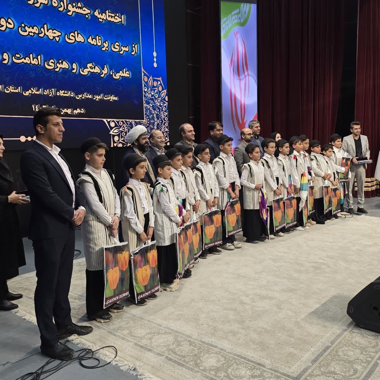 هزار صدا، یک نغمه؛ آوازه مدارس سما در جشنواره «سرود نغمه انتظار» هزار صدا، یک نغمه؛ آوازه مدارس سما در جشنواره «سرود نغمه انتظار»