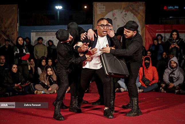هشتمین روز نمایش خیابانی تئاتر فجر