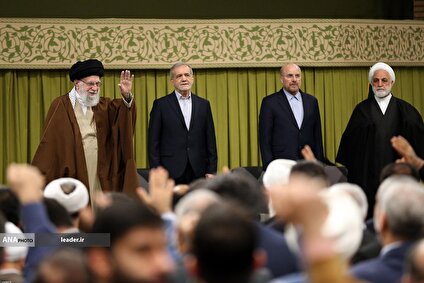 دیدار مسئولان نظام و سفرای کشورهای اسلامی با رهبر انقلاب
