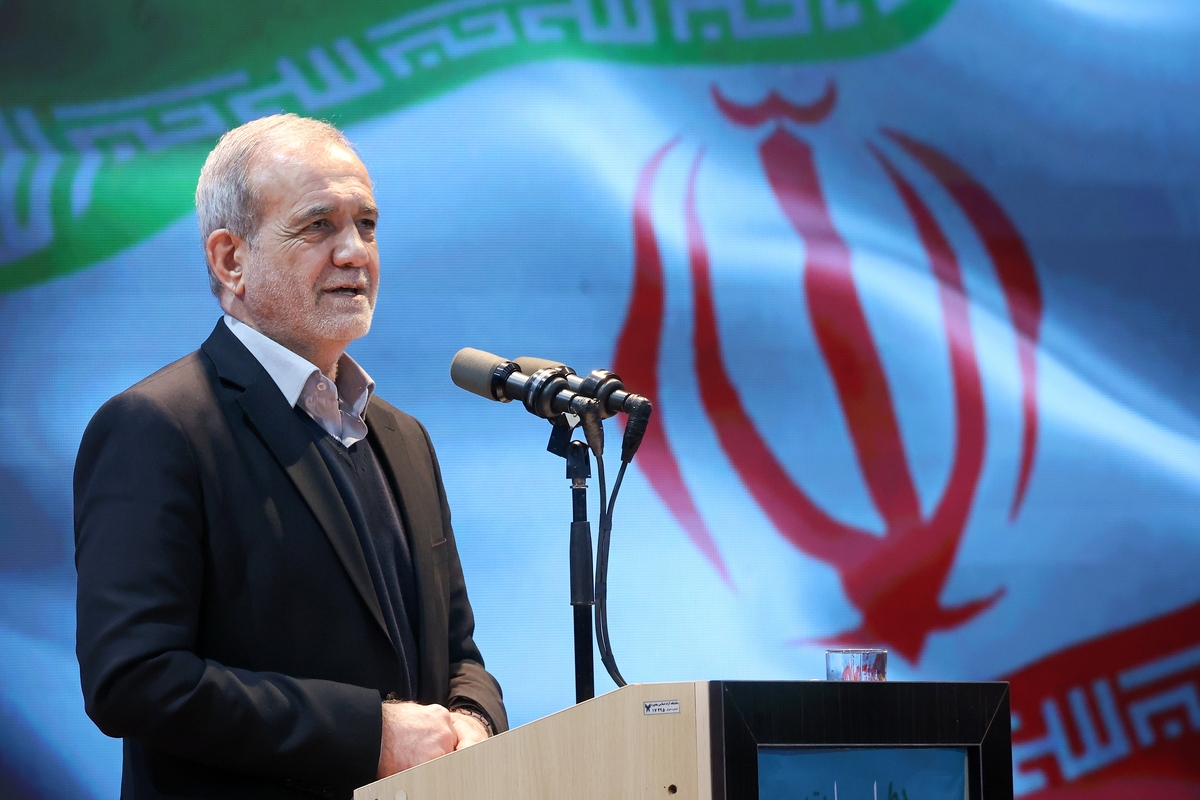 پزشکیان: ما علم را نه برای تجاوز بلکه برای دفاع، عزت و سربلندی مردممان میخواهیم