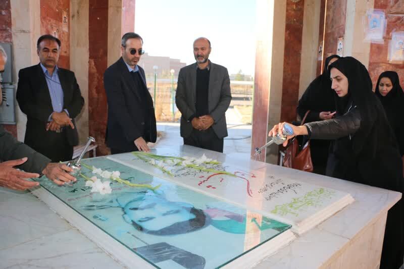 عطر یاد شهدای انقلاب اسلامی در دیار دانشگاهیان؛ دانشگاه آزاد نماد وحدت و همدلی شد عطر یاد شهدای انقلاب اسلامی در دیار دانشگاهیان؛ دانشگاه آزاد نماد وحدت و همدلی شد