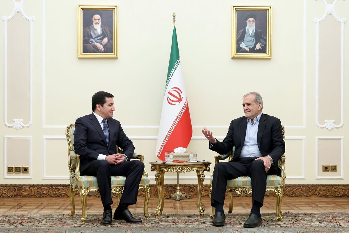 پزشکیان: تغییر مرزهای منطقه به هیچ عنوان قابل قبول نیست دستیار علیاف: خواهان توسعه روابط با تهران هستیم