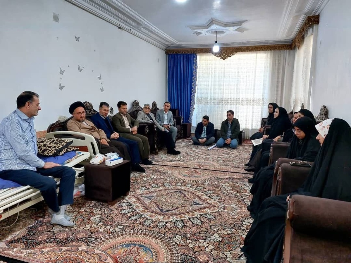 جانباز دفاع مقدس: دانشجویان در عرصه علم کشور را به قله برسانند