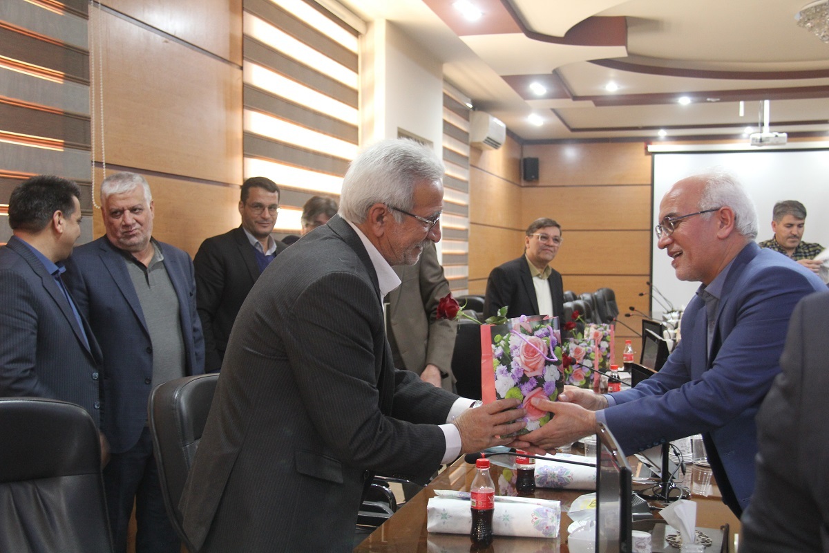 لزوم پرورش نسل جوان با اهداف انقلاب اسلامی لزوم پرورش نسل جوان با اهداف انقلاب اسلامی