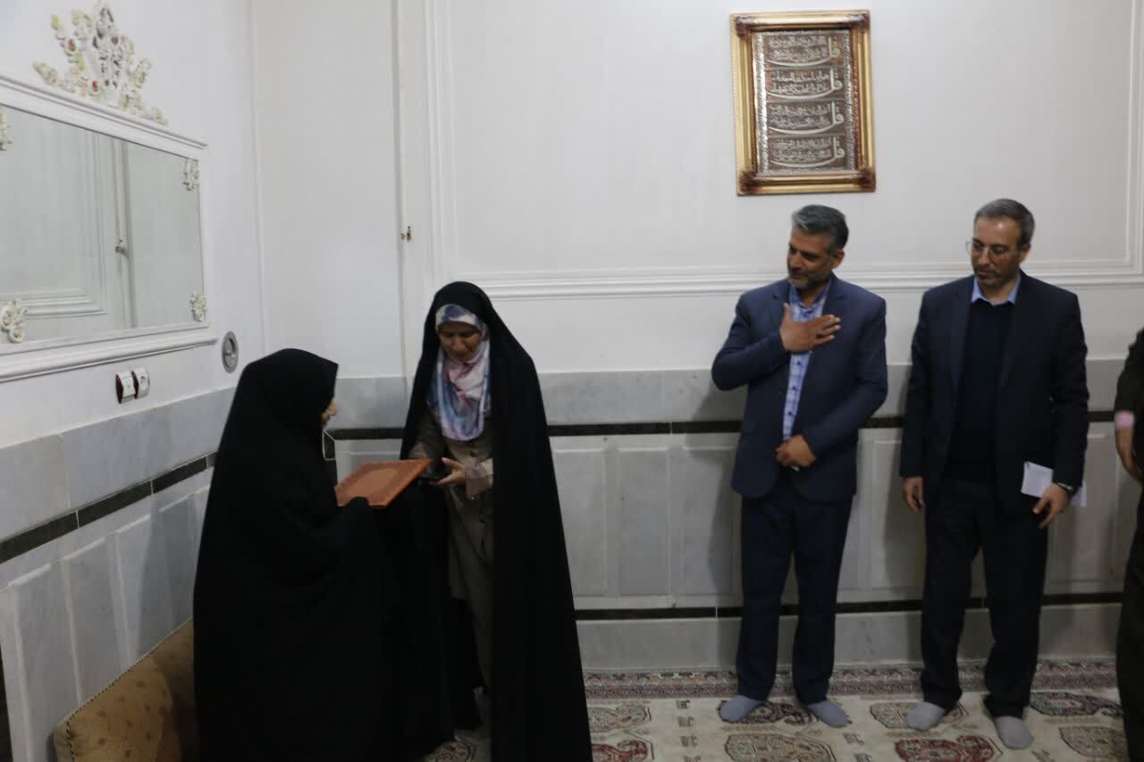 دلجویی دانشگاهیان زاهدان از ۲ خانواده شهید دلجویی دانشگاهیان زاهدان از ۲ خانواده شهید