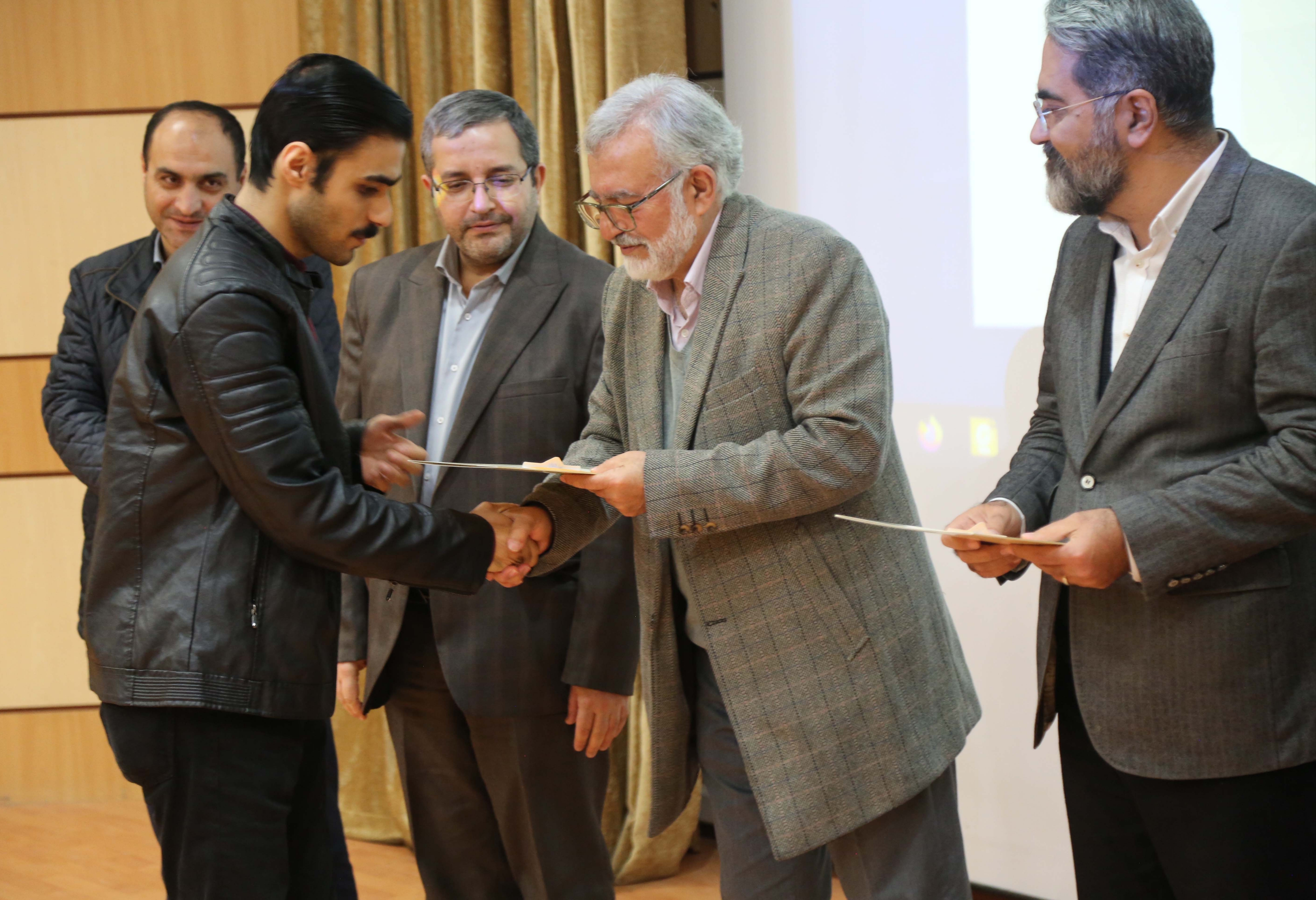 اختتامیه جشنواره ملی شعر بعثت چگونه گذشت اختتامیه جشنواره ملی شعر بعثت چگونه گذشت