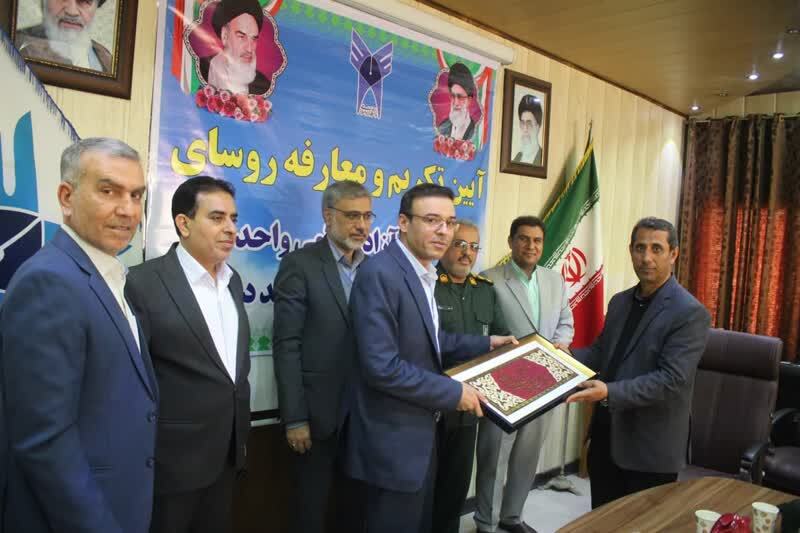 ارتباط دانشگاه و جامعه در حوزههای فرهنگی، اقتصادی و اجتماعی موجب توسعه همهجانبه میشود ارتباط دانشگاه و جامعه در حوزههای فرهنگی، اقتصادی و اجتماعی موجب توسعه همهجانبه میشود