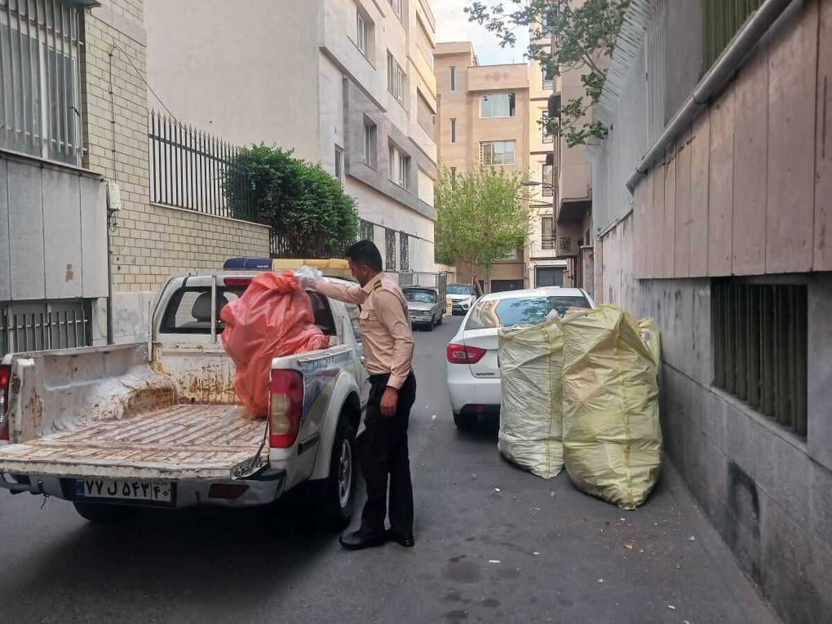جمع آوری روزانه بیش از یک تُن پسماند از مافیای زباله در منطقه۱۱