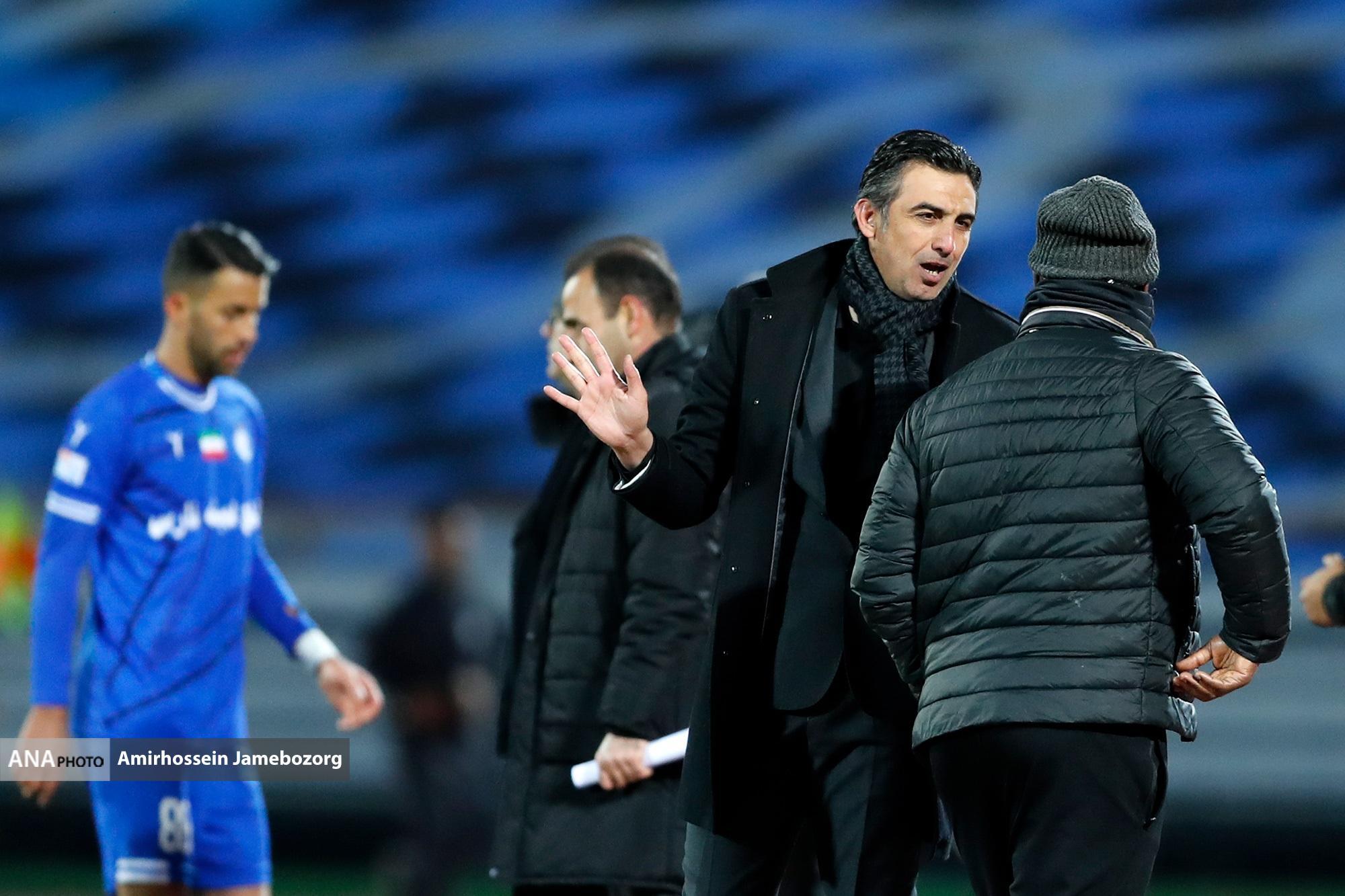 از شعارهای تند تماشاگران استقلال از شعارهای تند تماشاگران استقلال