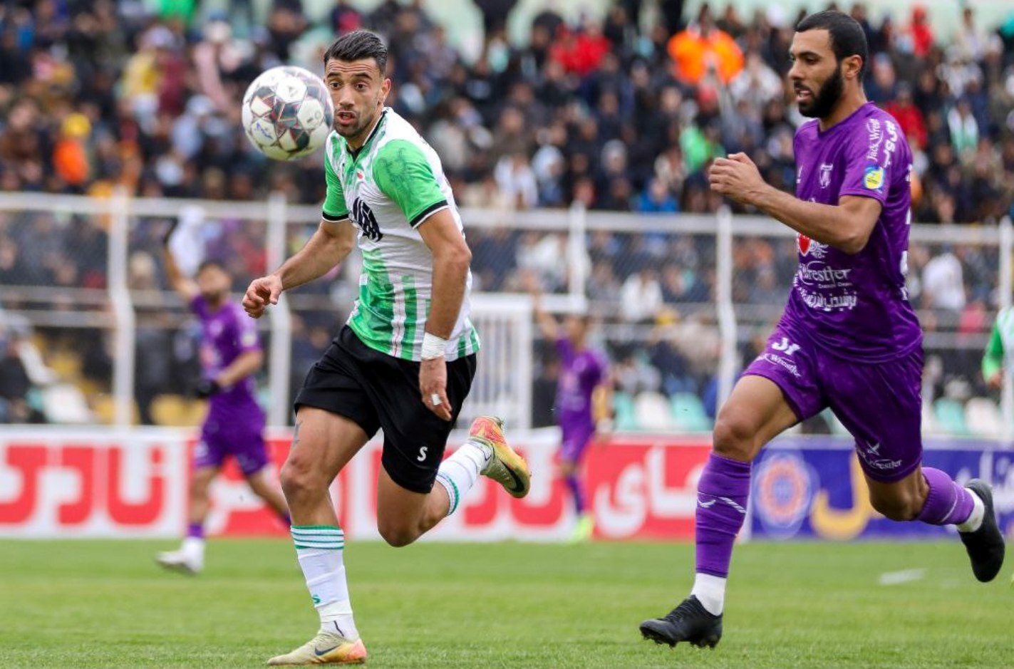 از شعارهای تند تماشاگران استقلال از شعارهای تند تماشاگران استقلال