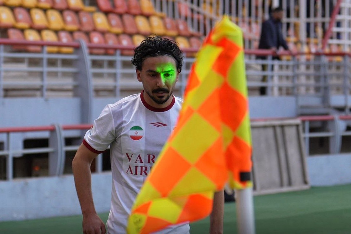 از شعارهای تند تماشاگران استقلال از شعارهای تند تماشاگران استقلال