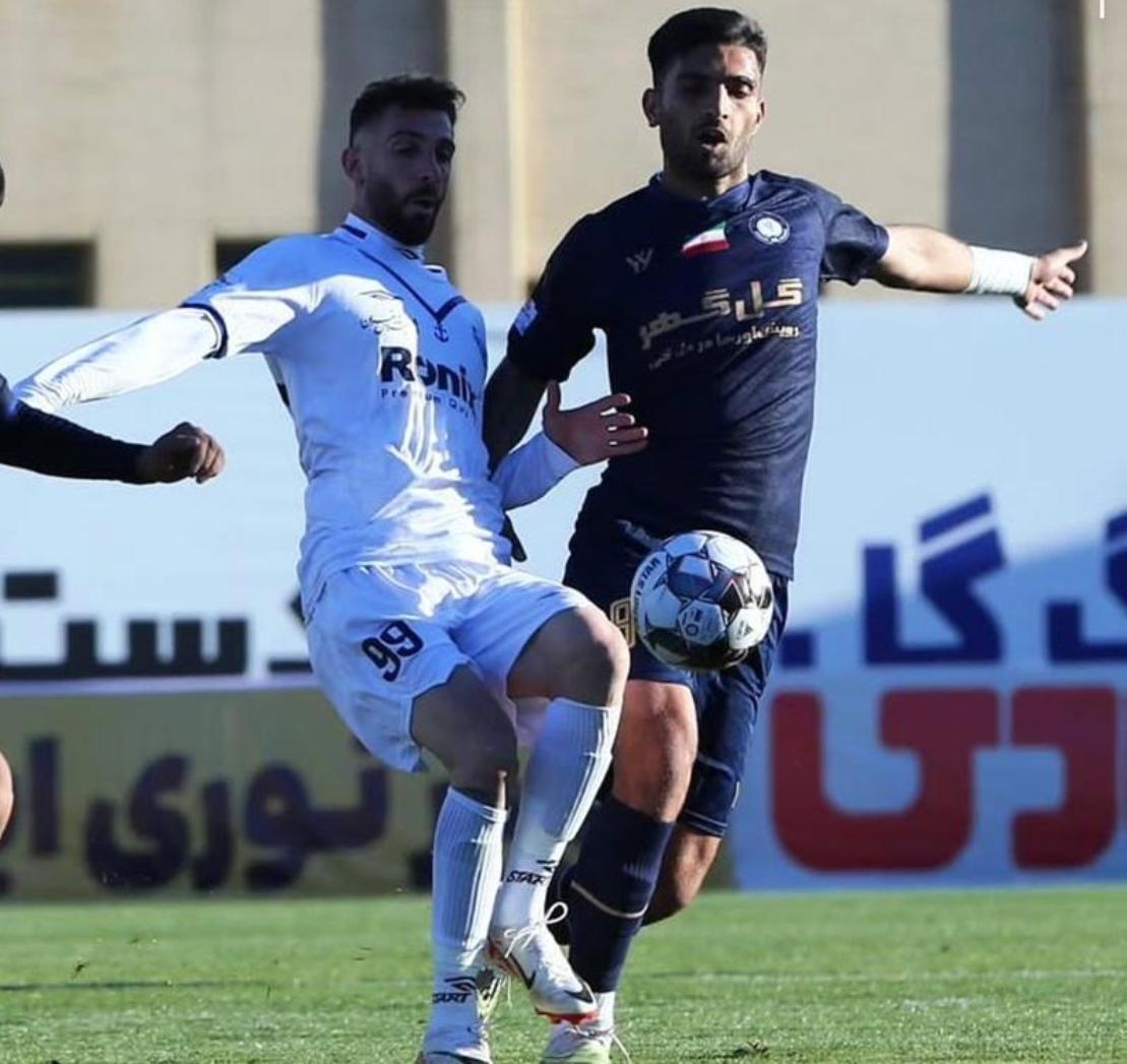 از شعارهای تند تماشاگران استقلال از شعارهای تند تماشاگران استقلال