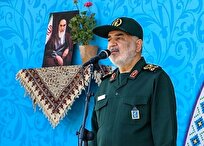 سرلشکر سلامی: امام با دست خالی آمریکا، بزرگترین امپراتوری تاریخ بشر را شکست داد