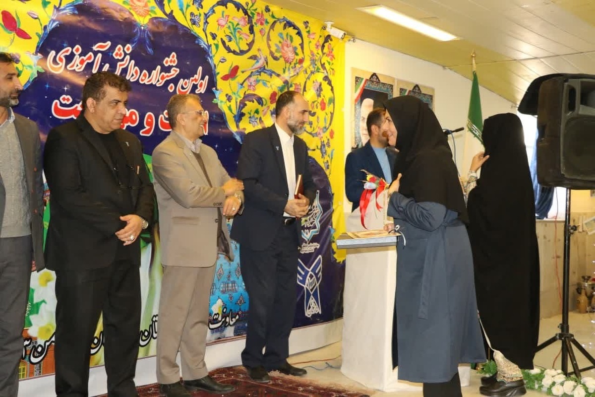 برگزیدگان جشنواره ملی صنایع‌دستی در زاهدان معرفی شدند