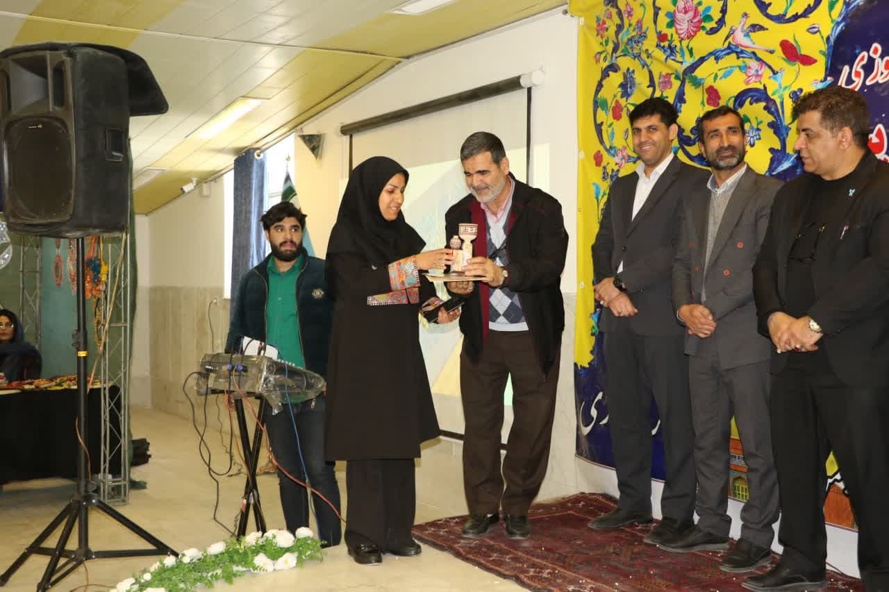 برگزیدگان جشنواره ملی صنایعدستی مقارن معرفی شدند برگزیدگان جشنواره ملی صنایعدستی مقارن معرفی شدند