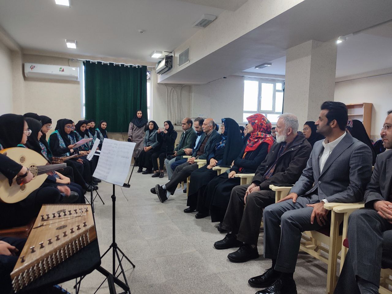 زنگ افتتاح جشنواره هنرهای تجسمی فجر از گالری سرو شیراز نواخته شد+ فیلم زنگ افتتاح جشنواره هنرهای تجسمی فجر از گالری سرو شیراز نواخته شد+ فیلم