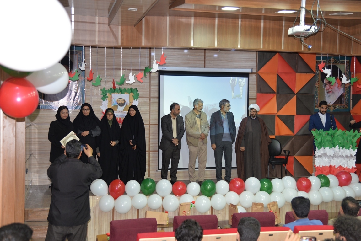 از استبداد تا استقلال؛ روایت جوانان بوشهری از پیروزی انقلاب اسلامی؛ ابهامات همچون غبار جلوی دیدگاهها را نگیرد از استبداد تا استقلال؛ روایت جوانان بوشهری از پیروزی انقلاب اسلامی؛ ابهامات همچون غبار جلوی دیدگاهها را نگیرد