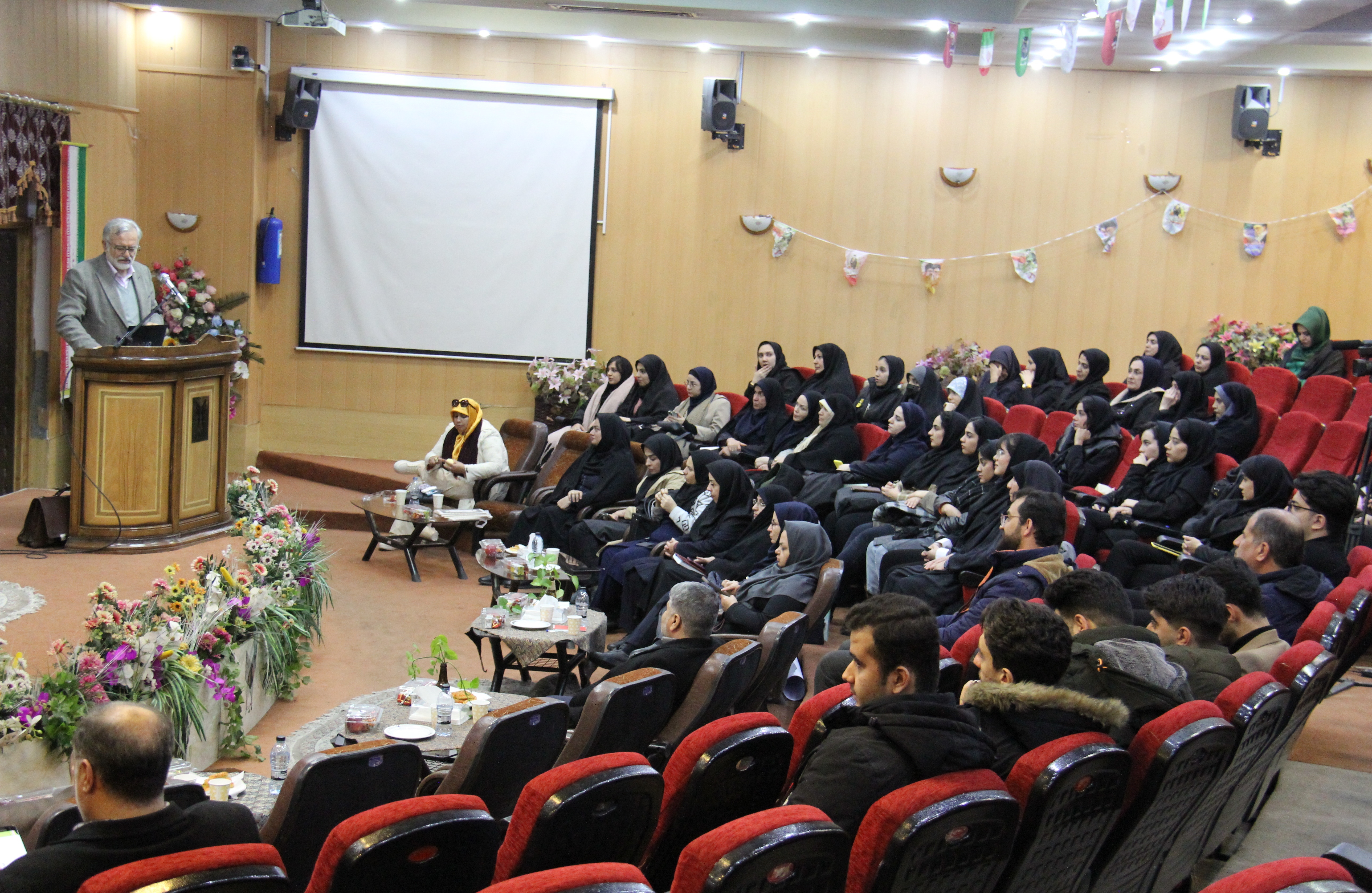 جوایز جشنواره طراحی پوستر منجی به چه کسانی رسید جوایز جشنواره طراحی پوستر منجی به چه کسانی رسید